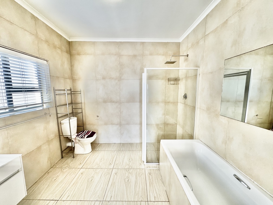 4 Bedroom Property for Sale in Pearl Bay Western Cape